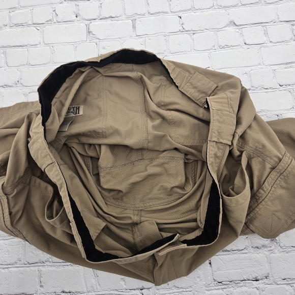 Men's Tan Duluth Trading Co. Cargo Shorts SIZE:2XL - Picture 7 of 9